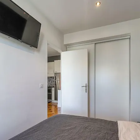 Apartment Centre, Deux Pieces, Calme, Terrasse Plein Sud *