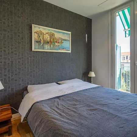 Centre, Deux Pieces, Calme, Terrasse Plein Sud Appartement *